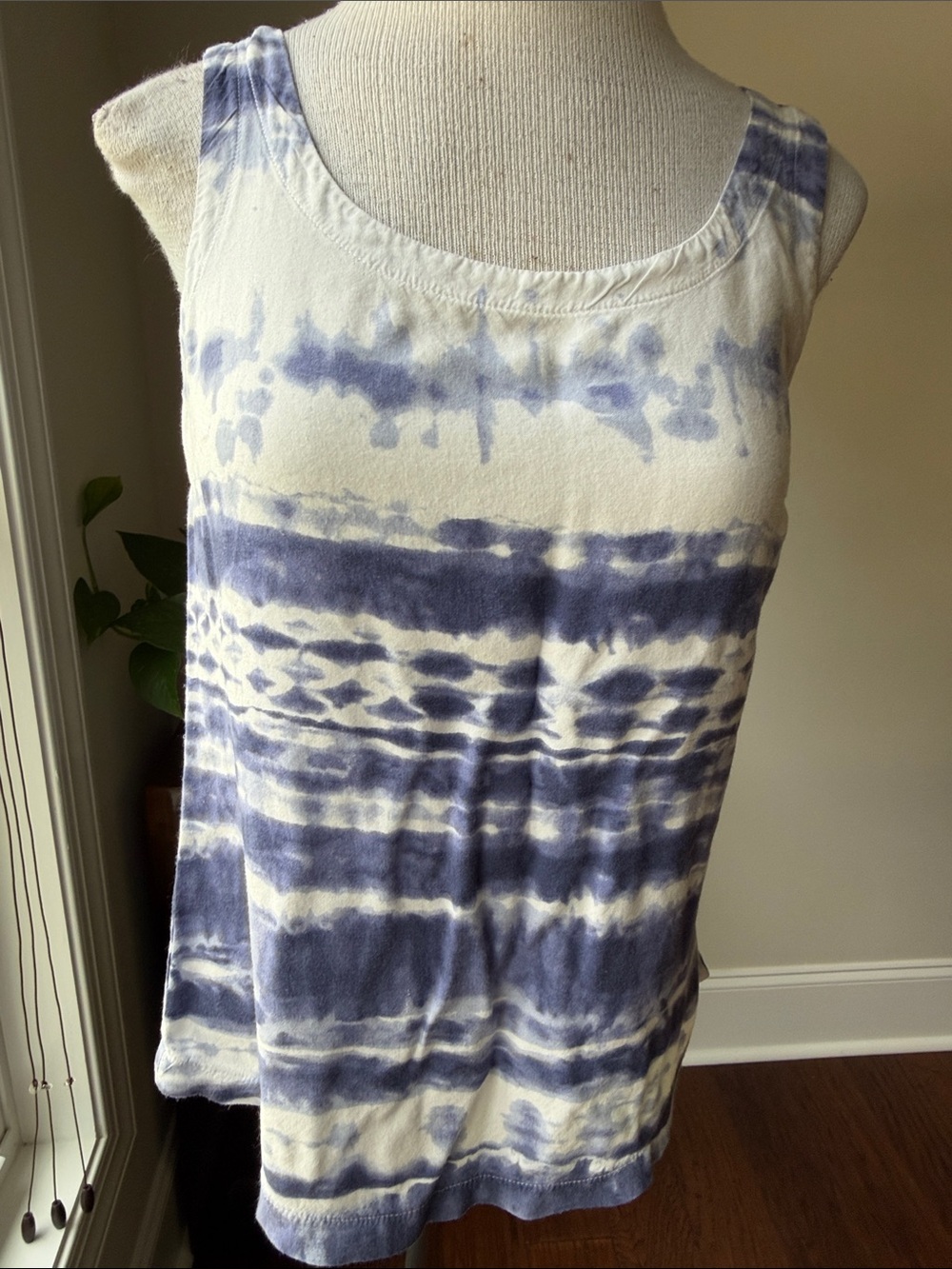 Olive & Oak Navy and White Tie-Dye Scoop Tank
